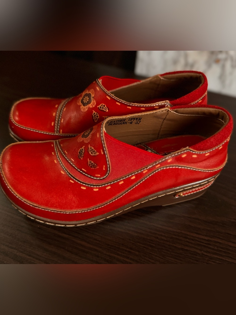 Spring Step L’Artiste Red Leather Floral Slip-On Clogs Women’s Size 37/US 6.5-7